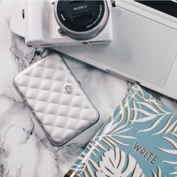 Ogon Design - Porte cartes lady case... Ogon Design - Porte cartes lady case...