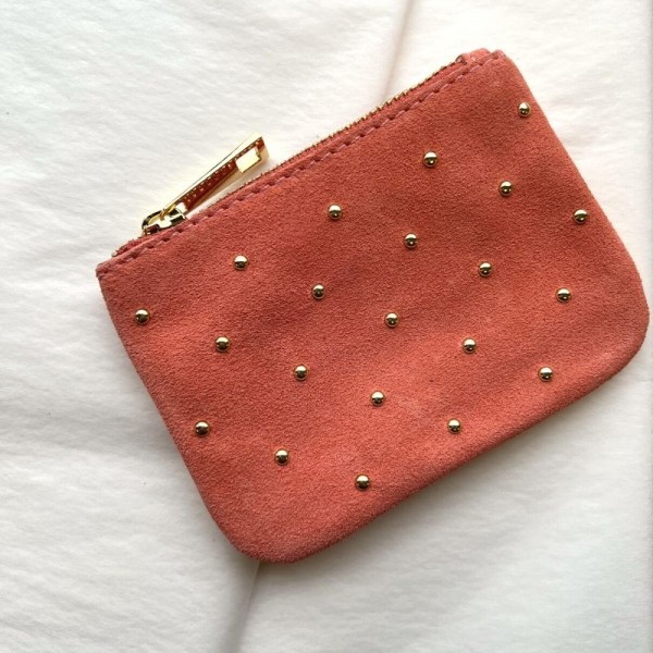 Pochette daim cloutée