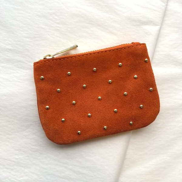 Pochette daim cloutée