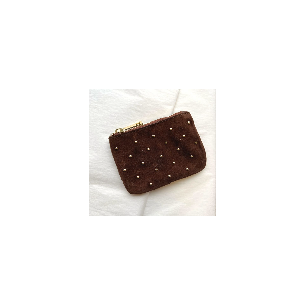 Pochette daim cloutée