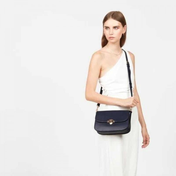 Lancaster - Sac besace Paris médaille... Lancaster - Sac besace Paris médaille...