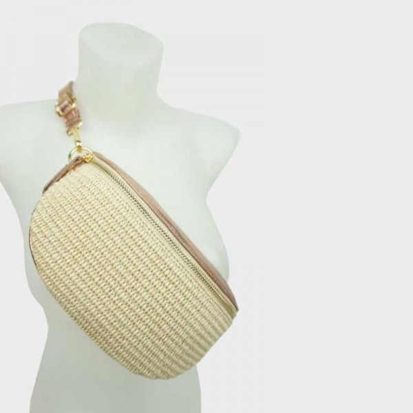 Anais - Sac banane en raphia garni... Anais - Sac banane en raphia garni...