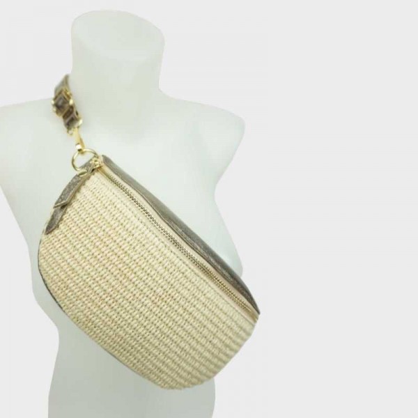 Anais - Sac banane en raphia garni... Anais - Sac banane en raphia garni...