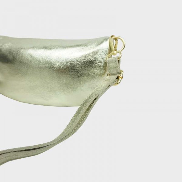 Anais - Sac banane en raphia garni... Anais - Sac banane en raphia garni...