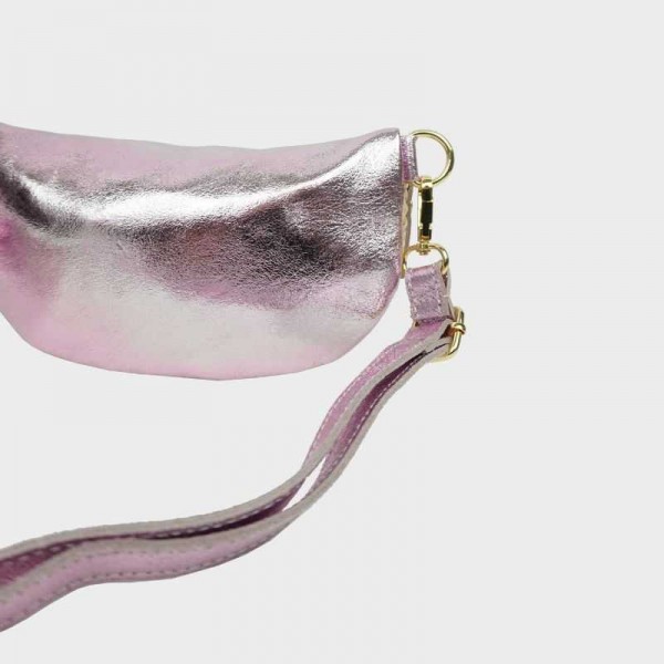 Anais - Sac banane en raphia garni... Anais - Sac banane en raphia garni...