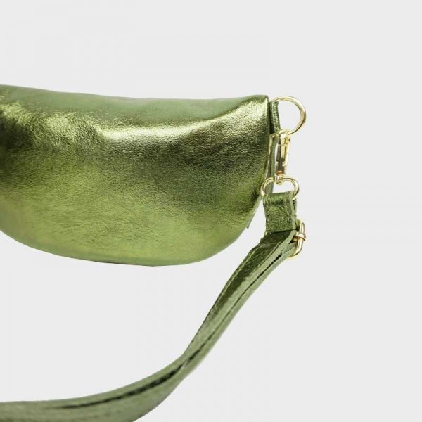 Anais - Sac banane en raphia garni... Anais - Sac banane en raphia garni...