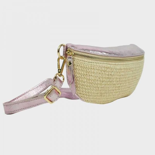 Anais - Sac banane en raphia garni... Anais - Sac banane en raphia garni...