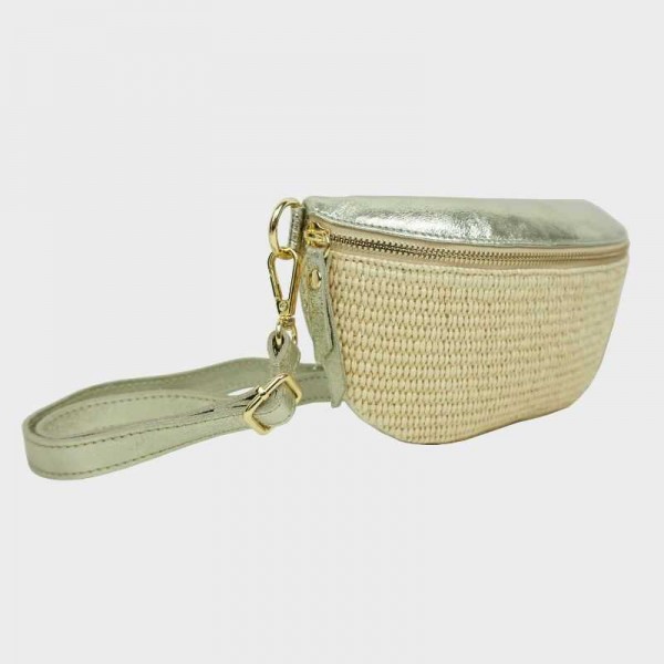 Anais - Sac banane en raphia garni... Anais - Sac banane en raphia garni...