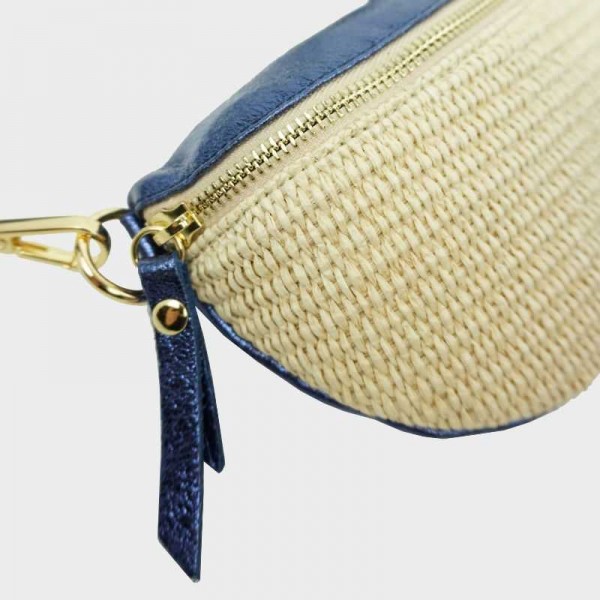 Anais - Sac banane en raphia garni... Anais - Sac banane en raphia garni...