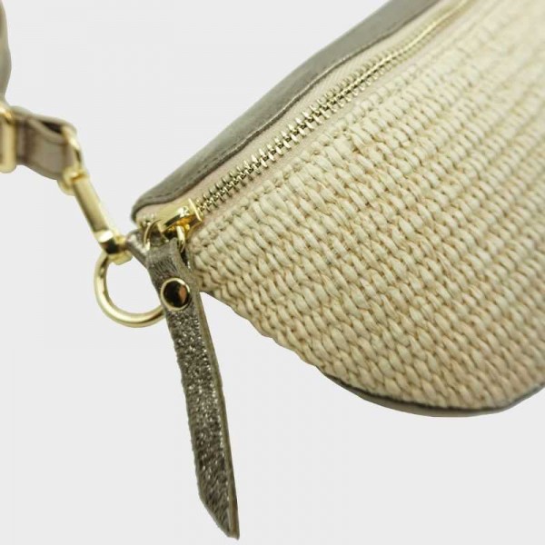 Anais - Sac banane en raphia garni... Anais - Sac banane en raphia garni...