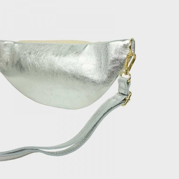 Anais - Sac banane en raphia garni...