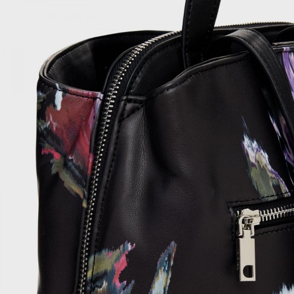 Desigual - Sac à dos noir à fleurs... Desigual - Sac à dos noir à fleurs...