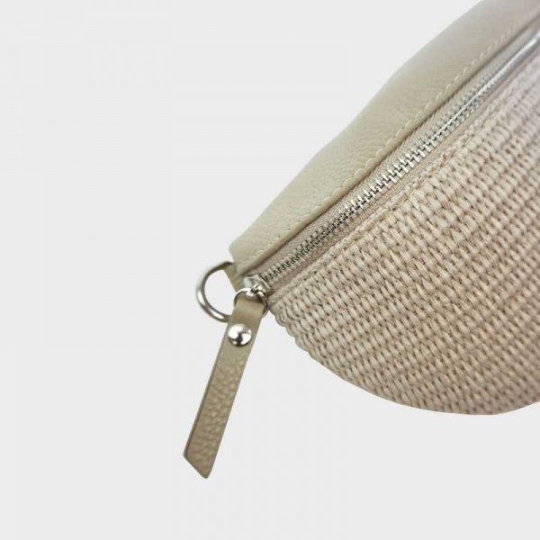 Anais - Sac banane en raphia garni...