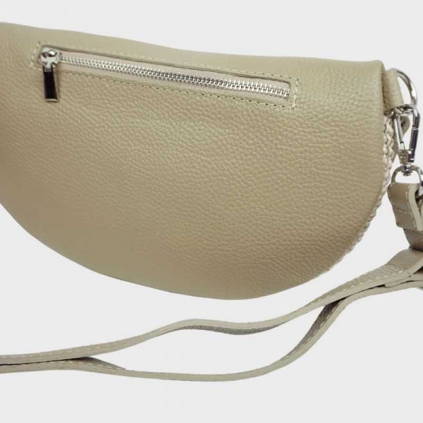 Anais - Sac banane en raphia garni...