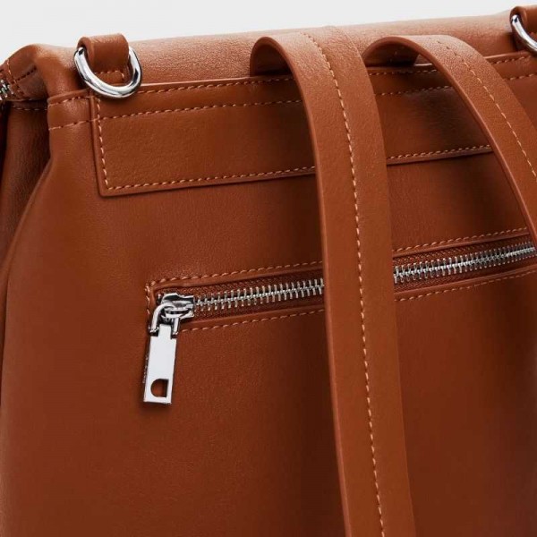 Desigual - Sac à dos camel effet cuir... Desigual - Sac à dos camel effet cuir...