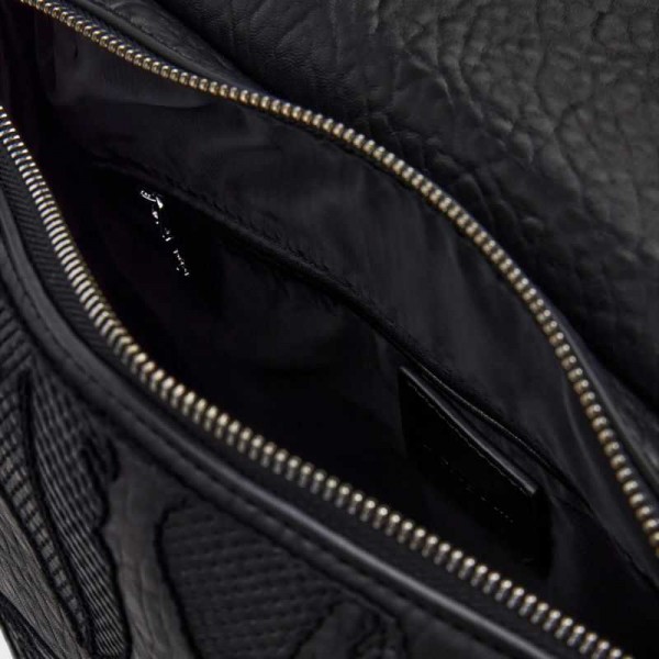 Desigual - Sac à dos noir brodé 2en1... Desigual - Sac à dos noir brodé 2en1...