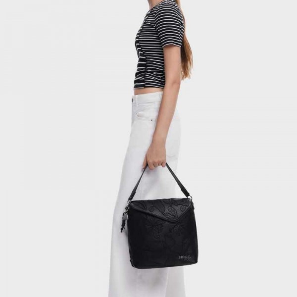 Desigual - Sac à dos noir brodé 2en1... Desigual - Sac à dos noir brodé 2en1...