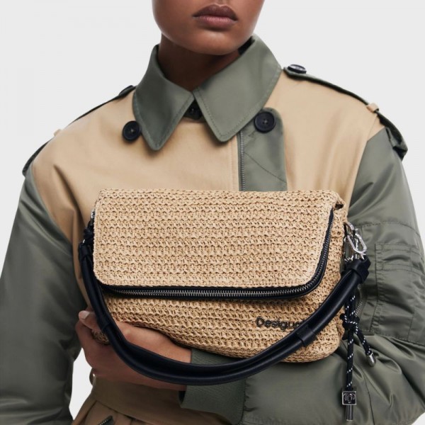 Desigual - Sac bandoulière en raphia... Desigual - Sac bandoulière en raphia...