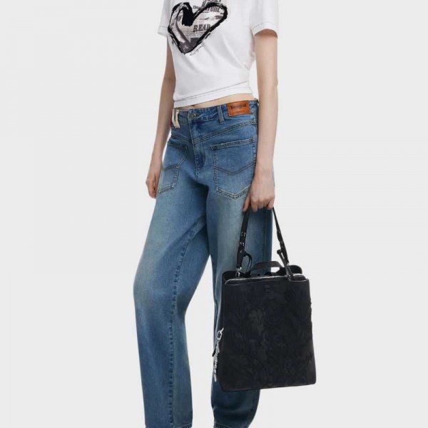 Desigual - Sac à dos noir à fleurs 3D... Desigual - Sac à dos noir à fleurs 3D...