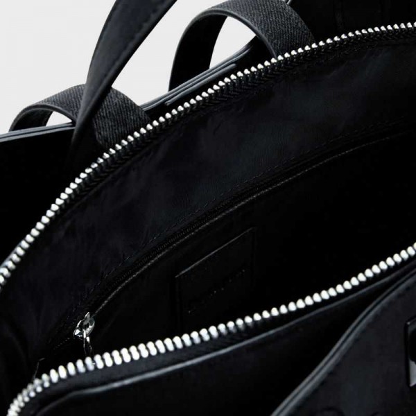 Desigual - Sac à dos noir à fleurs 3D... Desigual - Sac à dos noir à fleurs 3D...