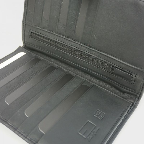 Eliott Clarke - Grand portefeuille en...